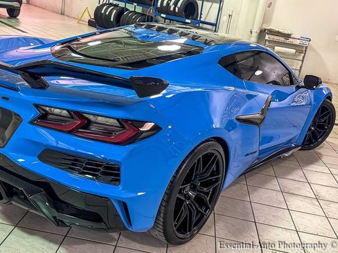 Used 2025 Chevrolet Corvette Z06 w/ Stealth Interior Trim Package RWD image 11