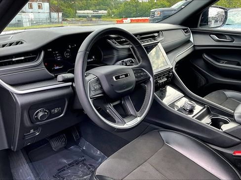 Used 2024 Jeep Grand Cherokee Altitude RWD image 18