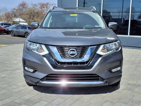 Used 2017 Nissan Rogue SV w/ SV Premium Package image 10