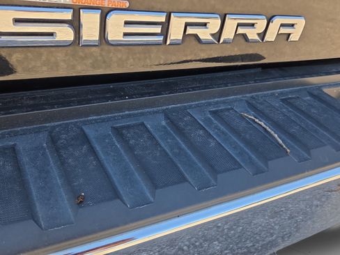 Used 2018 GMC Sierra 1500 SLT w/ SLT Premium Package AWD/4WD image 31