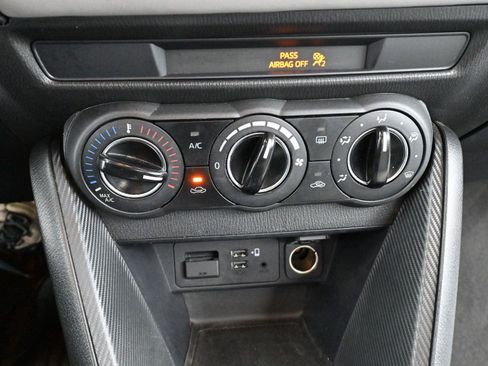 Used 2020 Toyota Yaris LE image 21