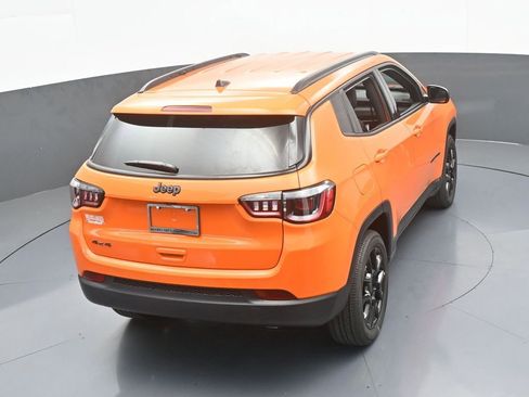 Used 2026 Jeep Compass Latitude AWD/4WD image 38
