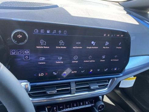 New 2026 Chevrolet Equinox EV LT AWD/4WD image 13