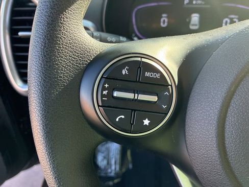 Certified 2025 Kia Soul LX FWD image 25