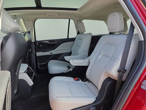 New 2026 Lincoln Aviator AWD image 10