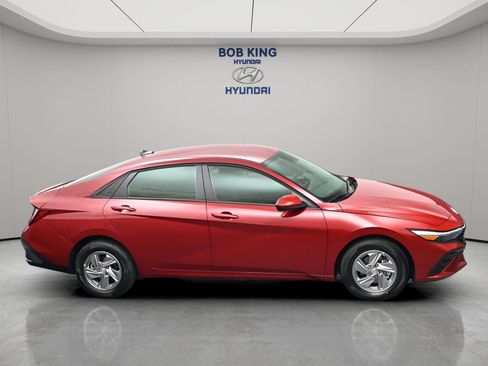 New 2026 Hyundai Elantra SE FWD image 7