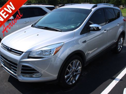 Used 2016 Ford Escape SE w/ SE Chrome Package AWD/4WD image 1
