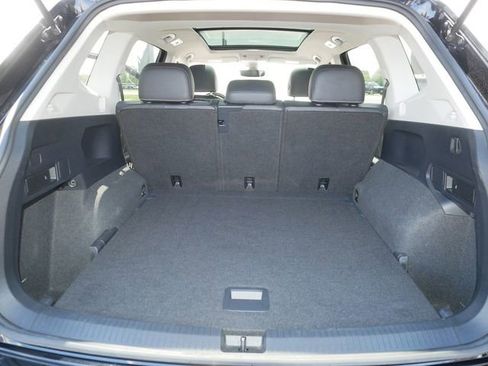 Certified 2023 Volkswagen Tiguan SE w/ Panoramic Sunroof Package AWD/4WD image 17