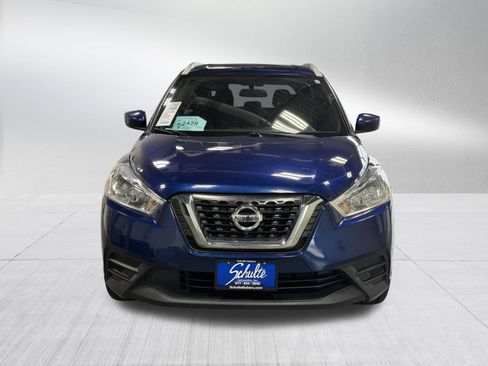 Used 2019 Nissan Kicks SV FWD image 2