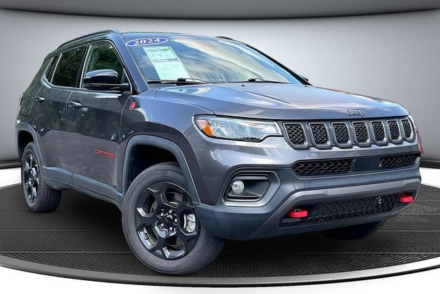 Used 2024 Jeep Compass Trailhawk AWD/4WD image 3