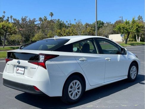 Used 2019 Toyota Prius LE image 3