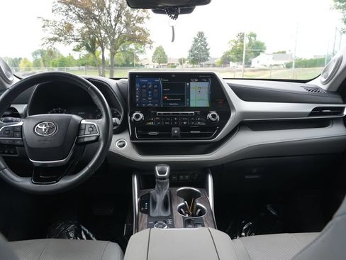 Used 2020 Toyota Highlander Platinum AWD/4WD image 19