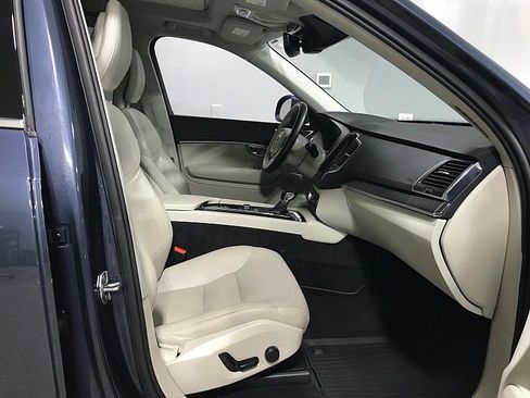 Used 2020 Volvo XC90 T5 Momentum w/ Protection Package Premier FWD image 13