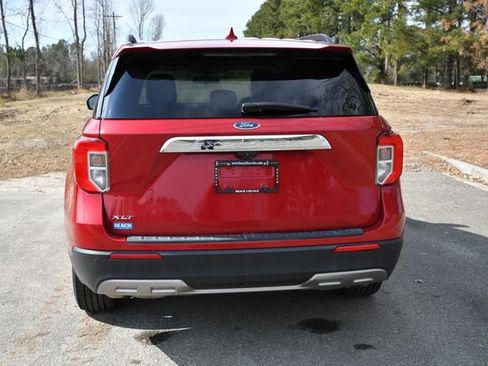 Used 2020 Ford Explorer XLT w/ Equipment Group 202A image 4
