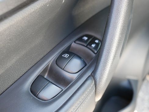 Used 2020 Nissan Rogue SV image 19