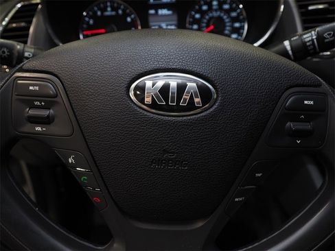 Used 2017 Kia Forte LX image 19