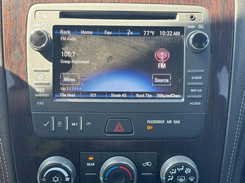 Used 2017 Chevrolet Traverse LT w/ Style and Technology Package FWD image 23