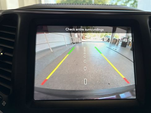 Used 2022 Jeep Cherokee Latitude Lux FWD image 24