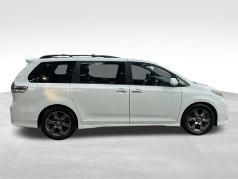 Used 2017 Toyota Sienna SE Premium FWD image 5