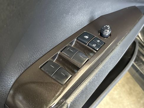Used 2021 Toyota Camry SE w/ Cold Weather Package AWD/4WD image 18
