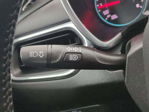 Used 2019 Chevrolet Equinox LT w/ Driver Convenience Package FWD image 25