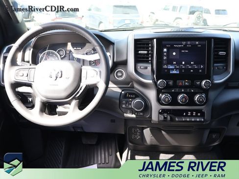 Used 2025 RAM 1500 Big Horn AWD/4WD image 18