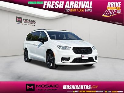 Used 2025 Chrysler Pacifica Limited