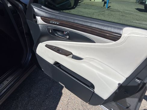 Used 2015 Lexus LS 460 AWD w/ Comfort Package image 21
