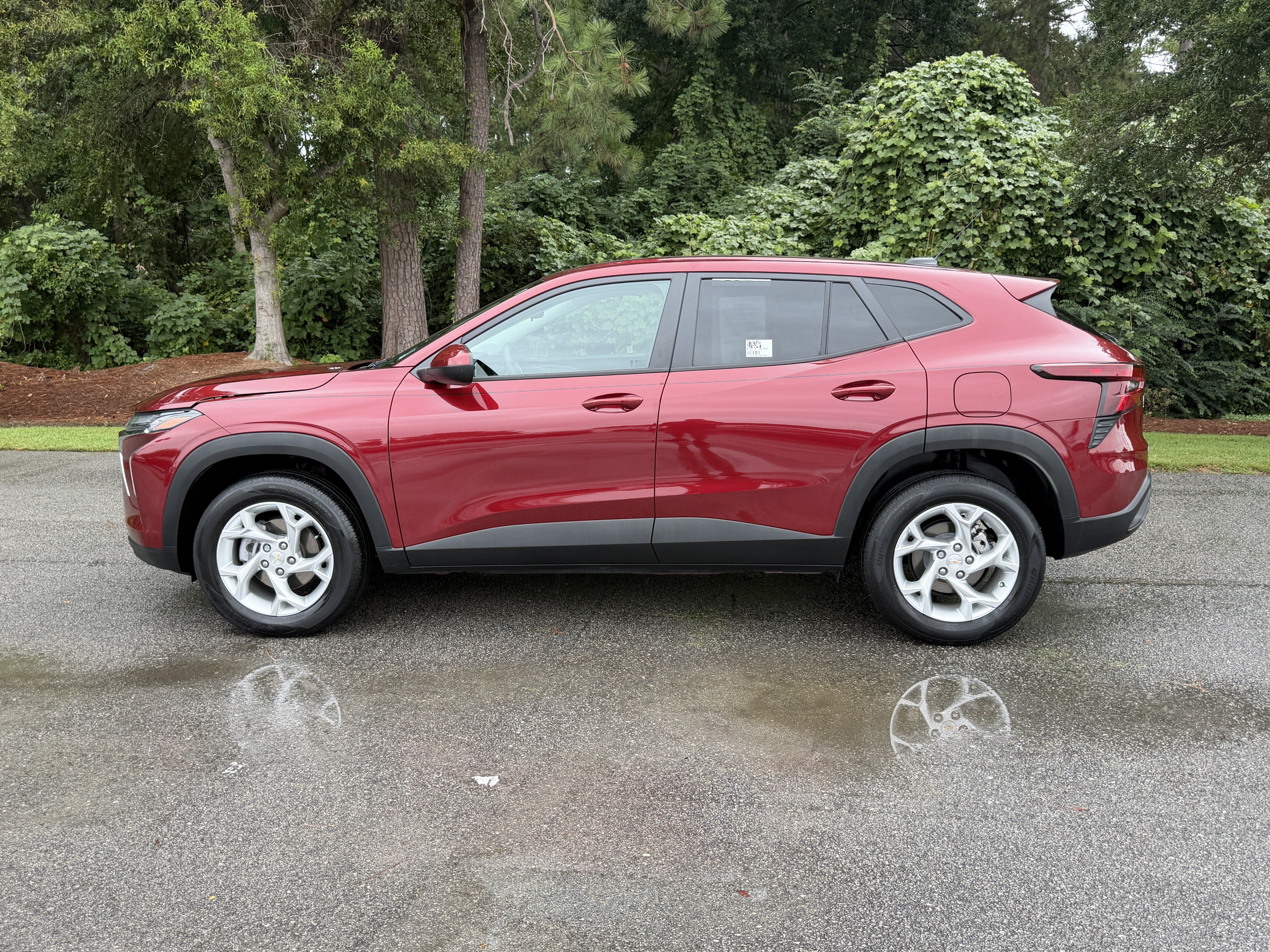 Used 2025 Chevrolet Trax LS w/ LS Convenience Package FWD image 33