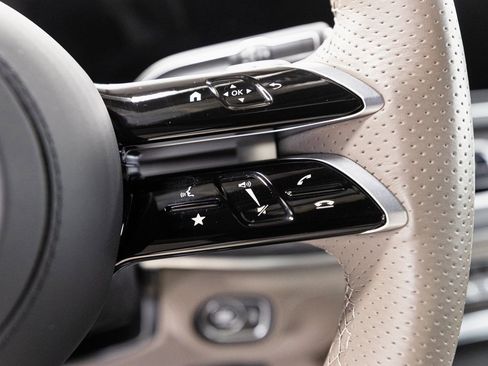 Used 2025 Mercedes-Benz GLS 580 4MATIC image 13