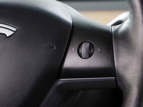 Used 2022 Tesla Model Y Performance image 14