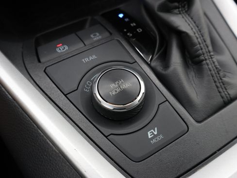 Used 2025 Toyota RAV4 LE AWD/4WD image 41