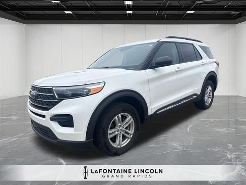 Used 2023 Ford Explorer XLT AWD/4WD image 1