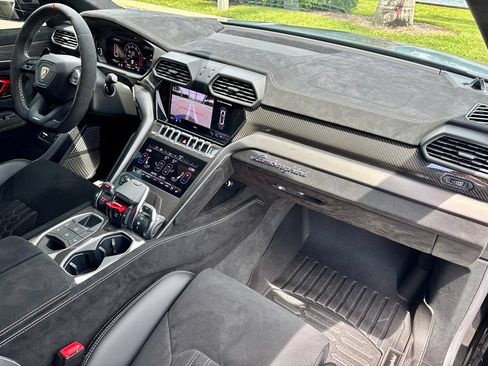 Used 2024 Lamborghini Urus Performante AWD/4WD image 25