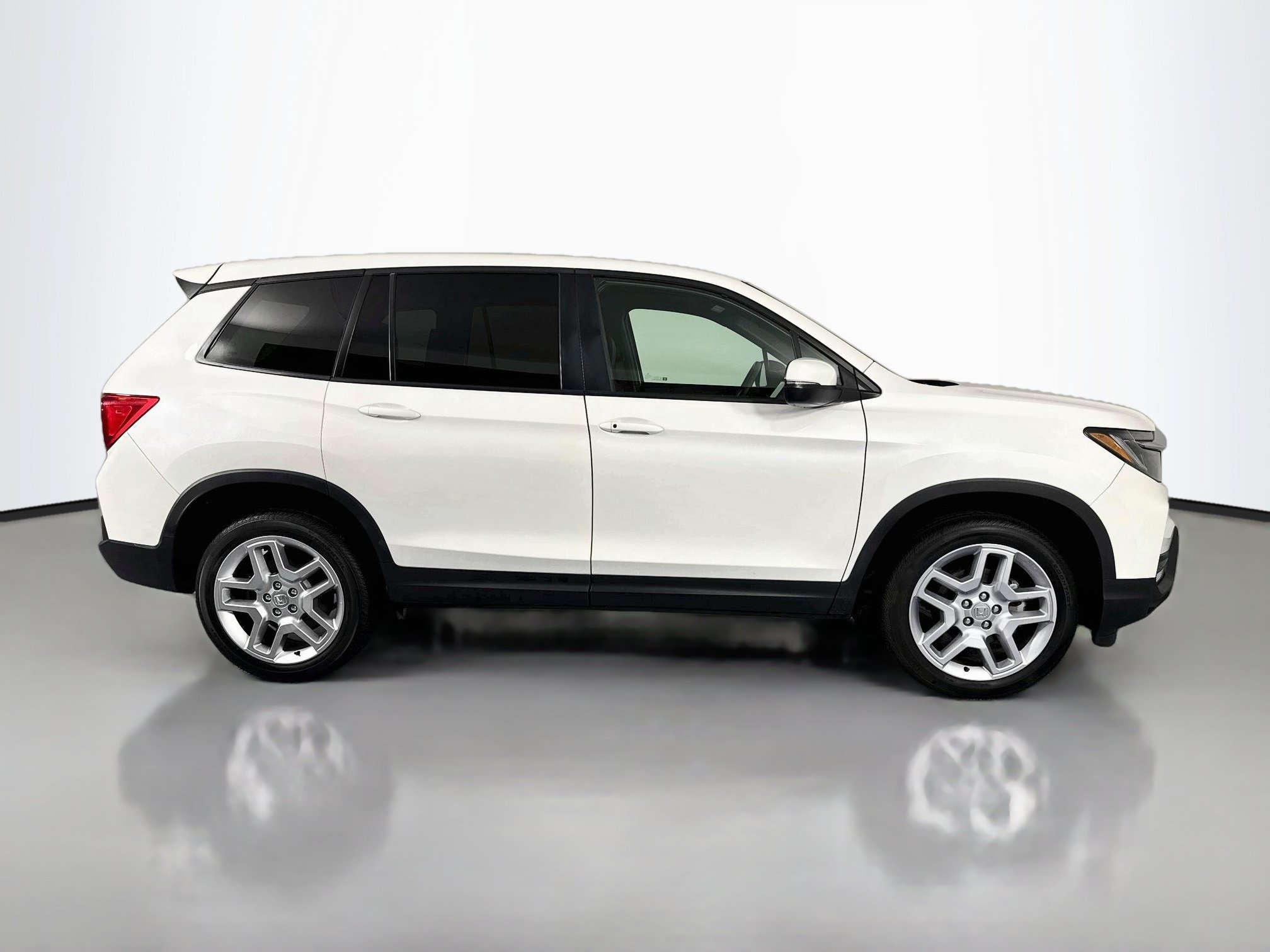 Certified 2025 Honda Passport EX-L image 4