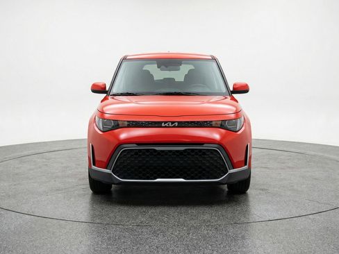 Used 2025 Kia Soul LX w/ LX Technology Package FWD image 2
