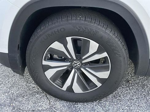 Used 2025 Volkswagen Atlas SE image 4