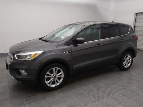 Used 2019 Ford Escape SE FWD image 2