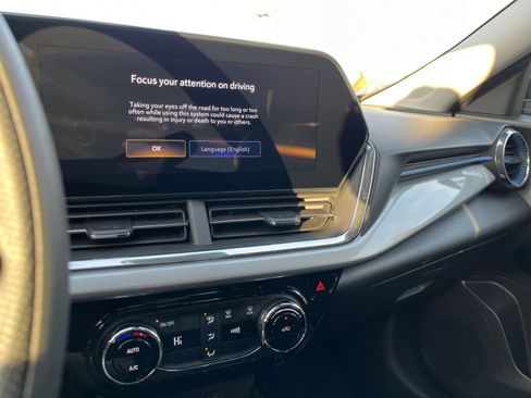 Used 2025 Chevrolet Trax LT image 21