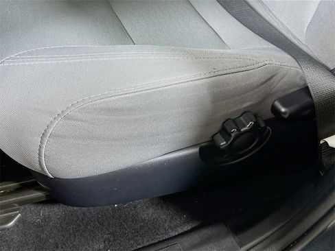 Certified 2019 Toyota Tacoma SR image 18