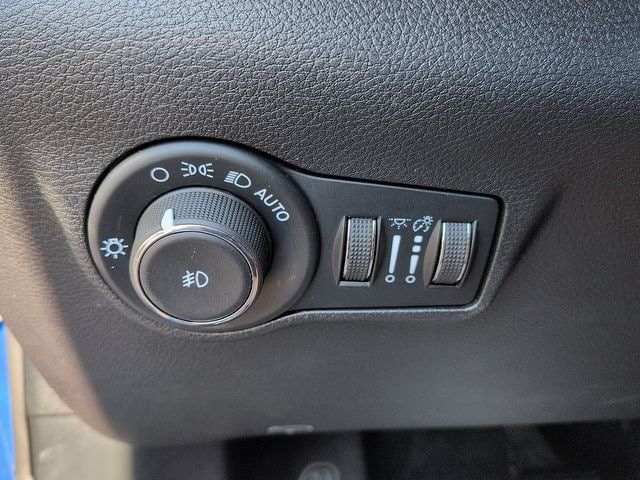 Used 2025 Jeep Compass Limited AWD/4WD image 18