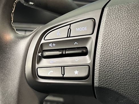 Used 2025 Hyundai Venue SEL FWD image 38
