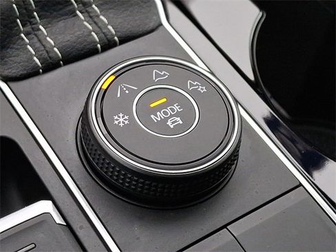 Used 2022 Volkswagen Atlas SE image 25