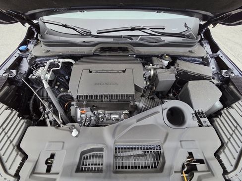 Used 2025 Honda Pilot Sport image 32