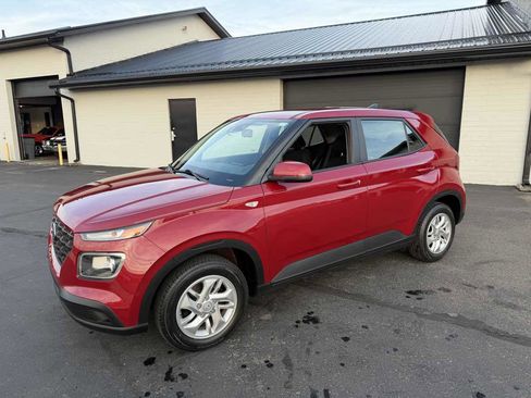 Used 2021 Hyundai Venue SE image 2