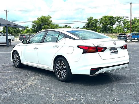 Used 2025 Nissan Altima 2.5 SV FWD image 6