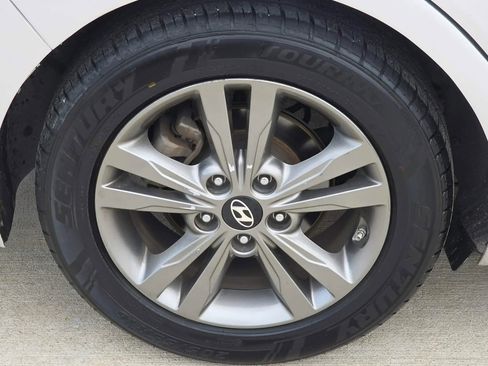 Used 2018 Hyundai Elantra SEL FWD image 28