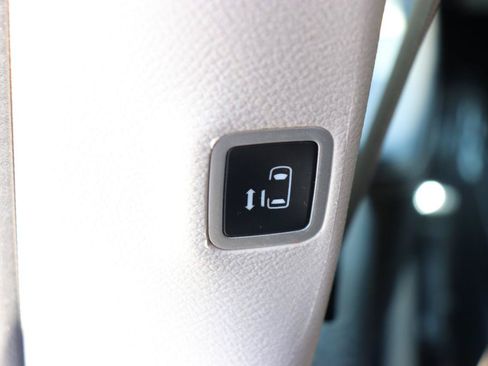 Used 2024 Chrysler Pacifica Limited FWD image 30