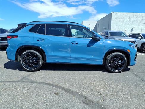 New 2025 Volkswagen Tiguan SE R-Line image 9