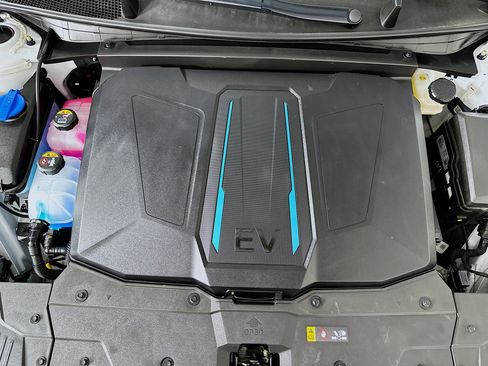 Used 2024 Hyundai Ioniq 5 SE image 32